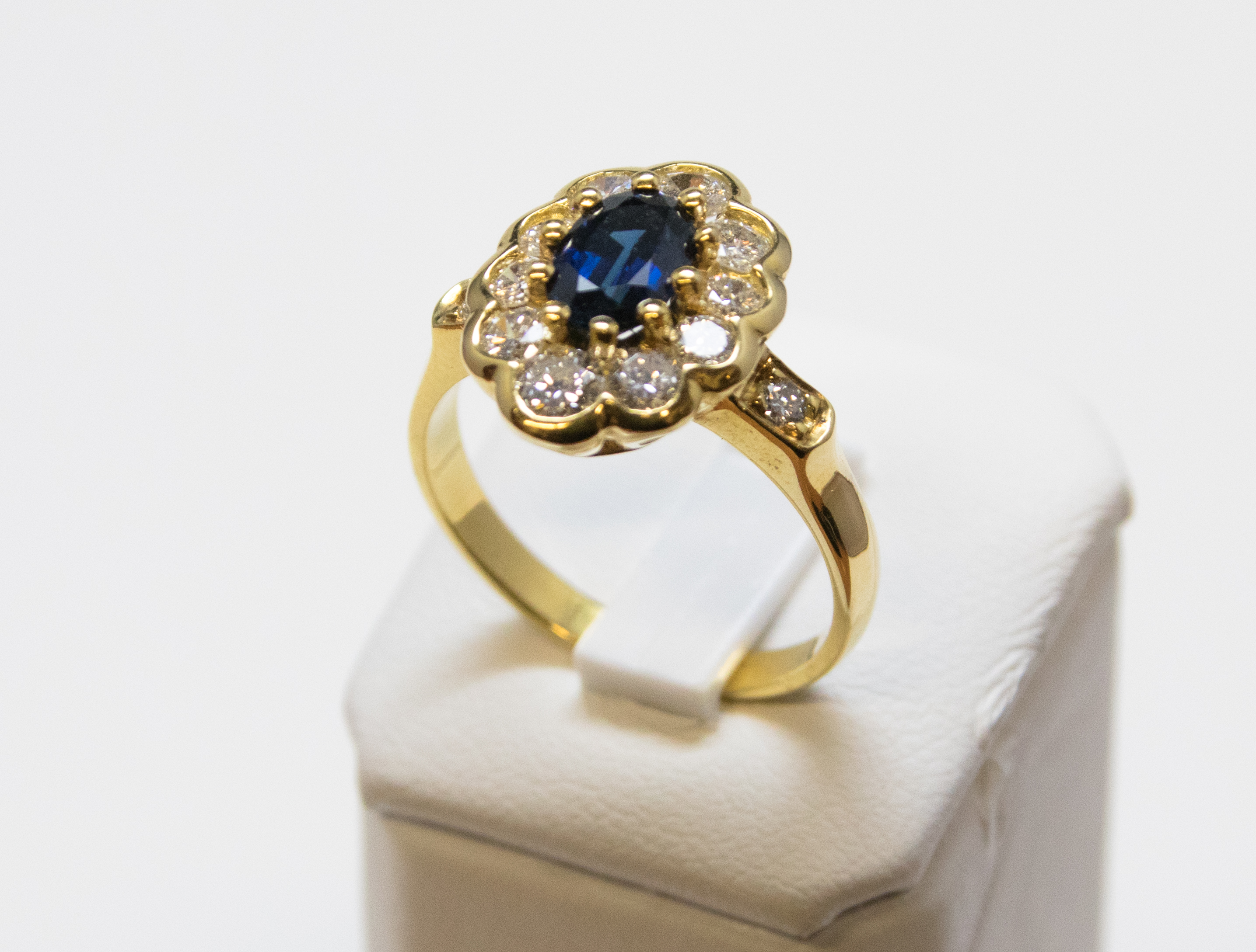 Bague En Or Avec Saphir Et Diamant