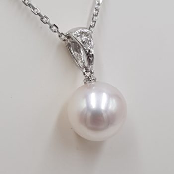 Pendentif or blanc Perle Akoya et Diamants