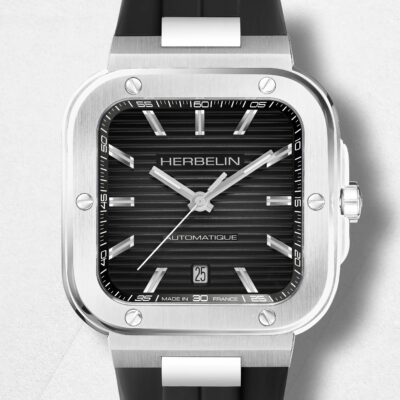 Montre CAP CAMARAT Square Automatique en acier inoxydable avec cadran noir.