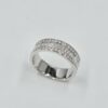 bague large en or blanc serti de diamants taille baguette et brillant