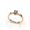 bague de fiançailles en or rose diamant cognac et baguette