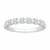 Alliance en or 750 sertie de diamants avec motif floral symétrique