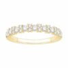 Alliance en or 750 sertie de diamants avec motif floral symétrique