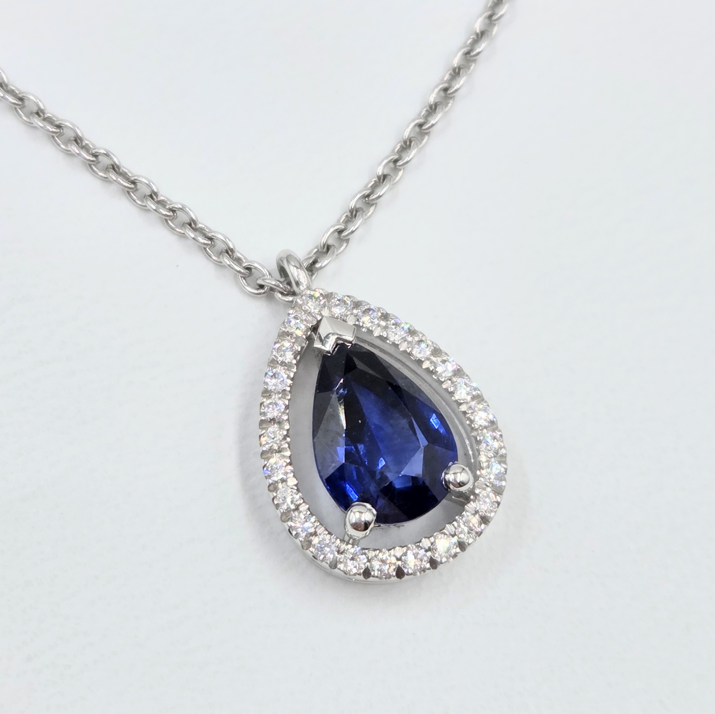 collier saphir et diamants sur or blanc bijouterie mohedano