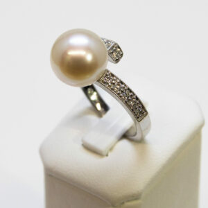 Bague Or blanc avec perle et diamants – Image 1