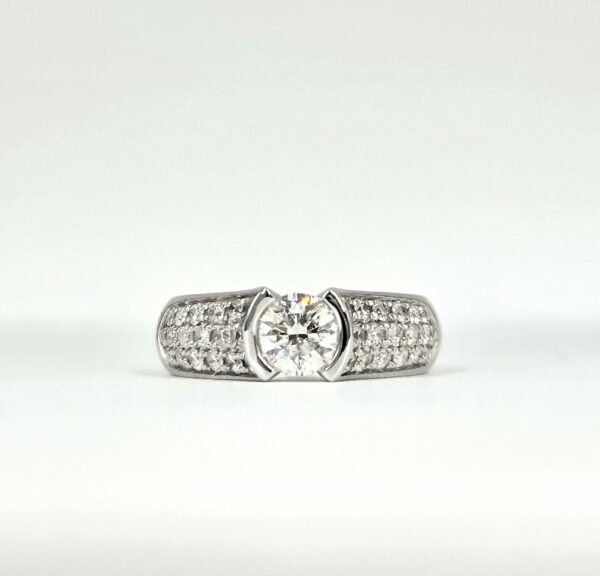 Bague Prestigieuse -Pavage de diamants en or blanc