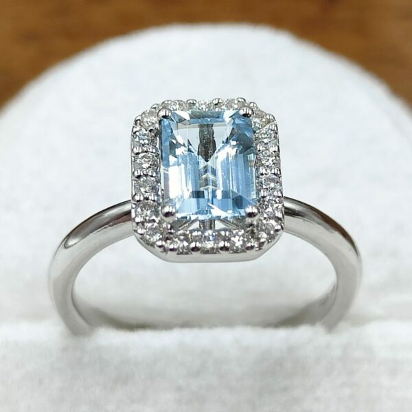 oplus_1058 Bague Or Blanc Aigue Marine Entourage