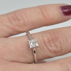 Solitaire Diamant taille princesse - Collection 2025 – Image 3