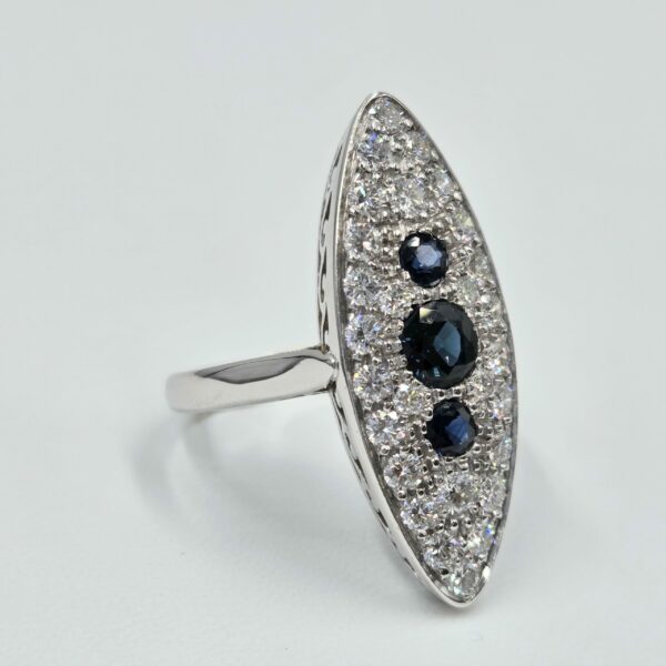 Bague d'occasion - Marquise diamants et saphirs - Or blanc