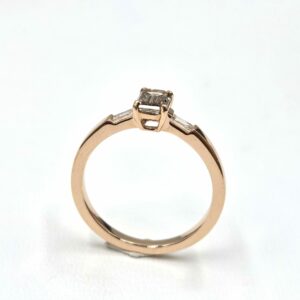 Bague Or Rose - Trilogy Diamants taille émeraude et baguette – Image 3