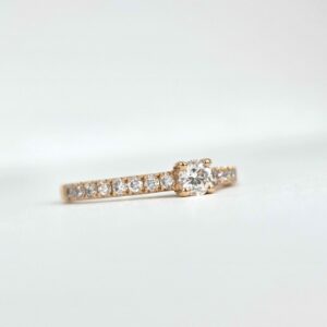 Solitaire accompagné en or rose - Tendresse – Image 4