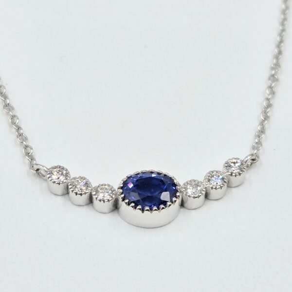 Collier saphir bleu et diamants - serti perlé