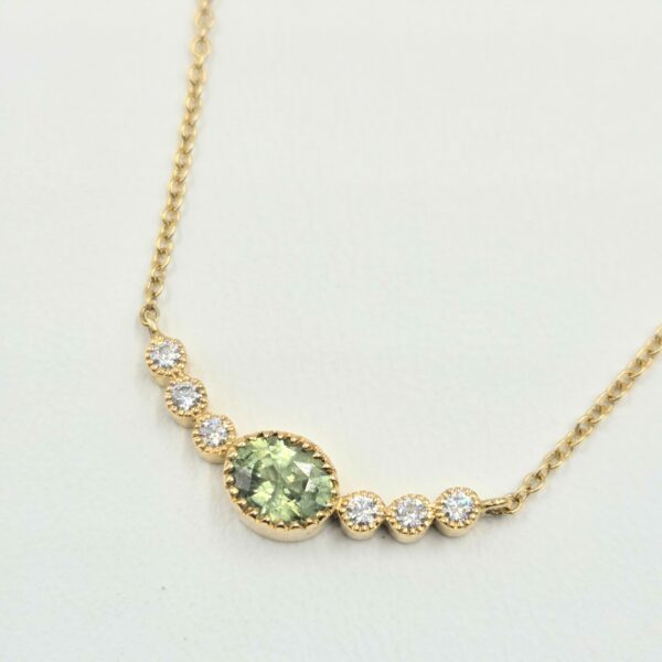 Collier saphir vert et diamants - serti perlé