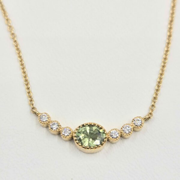 Collier saphir vert et diamants - serti perlé