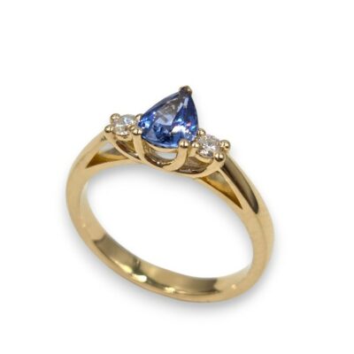 Création Mohedano - Bague trilogie Saphir poire et diamants