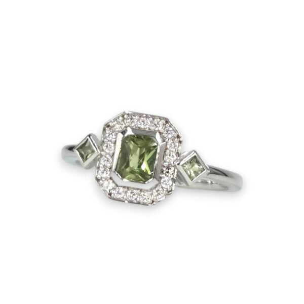 new-collection-mohedano-couleur (33) Bague Art Déco Saphir vert et diamants
